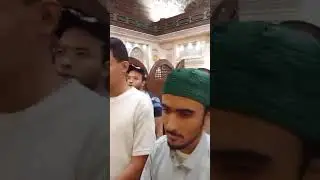 السيد حسين ابوبكر الهدار يقرأ جزء من قصيدة الحبيب حسين أمام مقام سيدنا الحسين بن علي في هذا اليوم 