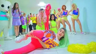 ¡Qué hermosas pueden ser las Cheerleaders! ¡Equipo de competición Bunny vs Frogs!Reina de la escuela