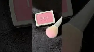 Те самые неоновые минеральные румяна от #diorbackstage #rosyglow #diorblush #diorrosyglow #диор