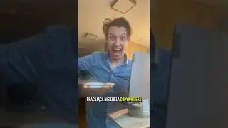 Copywriter pracuje w niedzielę. Dlaczego?
