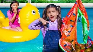 Ellie y Eva Rompen Juguetes en la Piscina y Aprenden Reglas 🏊&zwj;♀️🧸