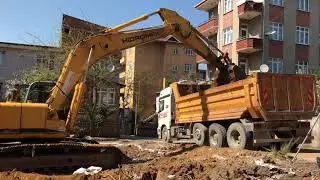 Hidromek ekskavatörle hafriyat yükleme (1)