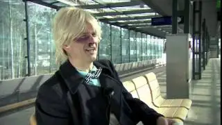 Muffe Hellberg blir misshandlad på Kvarnbäckens metrostation