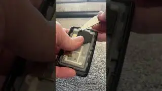 How to change a battery in a Dacia key fob
