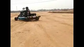 Team fighting ninja Enjoy the go-kart riding with drift