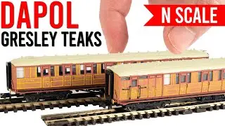 Surprisingly Detailed Dapol LNER Teak Coaches in N Gauge | Unboxing & Review