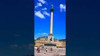 Юбилейная колонна в центре Шлоссплац Штуттгарт