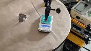 LEGO vinyl record player v0.2 - Vertical Tracking Force
