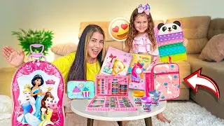 ABRINDO O MATERIAL ESCOLAR DA MINHA IRMÃZINHA DE 4 ANOS!