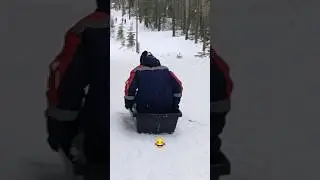 Едем,едем в соседнее село!🤣#забава #зима#лес #горка