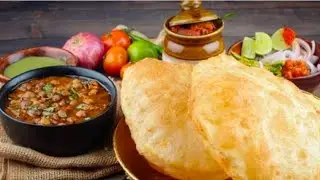 Spicy chole 🍲 soft chana in rich gravy, perfect with puri 😋🔥#cookwithreshma