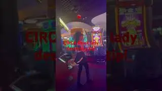 Tipping the Cocktail waitress 4 good luck 🍀 N Las Vegas!