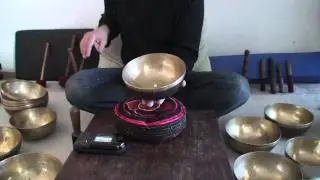 Klangschale f&uuml;r Klangschalenmassage Nr. 6 von www.Buddhafiguren.de