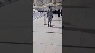 Makkah police man love this kid 😘 | Abhi to chote bacche ho child naat #shorts #islam #police #love