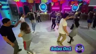 #Bailando #Salsaenlinea #Salsaon1 #Salsa en las #Clasesdebaile de #Salsaalgusto ✨💃🕺✨
