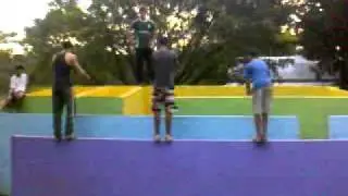 mike, dragon e piriquito jogando mortal.mp4