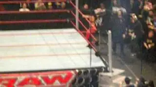 MELINA DOES THE SPLIT