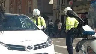 El coche de Aguirre vuelve a ser multado por los mismos agentes de Movilidad