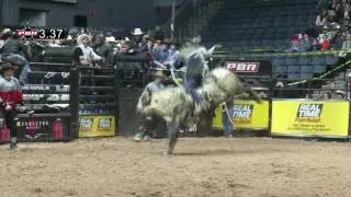 Luciano De Castro rides Blue Magic for 81 points