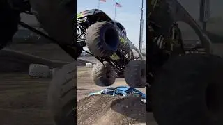 Jekyll & Hyde- Which Color Do You Like? #monstertrucks #skills #freestyle #twowheels #shorts