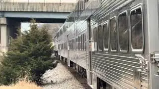 Train Meet at Woodbridge! CSX M410 meets VRE P305 at Woodbridge, VA on 1/5/26