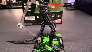 S.H. Monsterarts Alien Big Chap. Yes, that's his name. (Geek Loot Drop Episode 13)