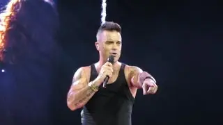 Robbie Williams ' She's the One ' Perth Arena 10/10/2015