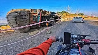 “Jammu Highway Pe Bada Accident ⚠️ | Truck Ulta Mila – Narrow Escape on Bike!”