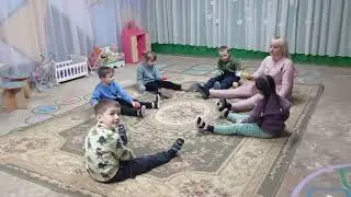 Ритмічна вправа з кульками.