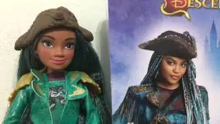 DISNEY DESCENDANTS 2 UMA DOLL REVIEW & COMPARISON - NEW LIVE ACTION MOVIE DOLL