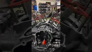 Обзор мотомастерской Fuel Moto: сборка двигателя Fuel Moto 132