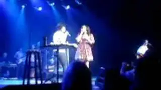 JONAS BROTHERS feat.jordin sparks - no air live (lyrics) HQ