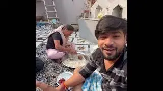 मिठाई बनाते वक्त सबकी मस्ती भी चल रही है सभी के साथ में❤️❤️❤️❤️