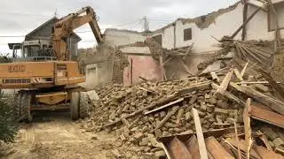 Liebherr 900 Litronic destroy house like earthquake 🔥