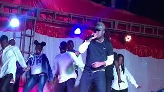 Omuyimbi colifix owa gospel akubye saama live on stage