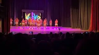 Valen en el teatro (primera función)