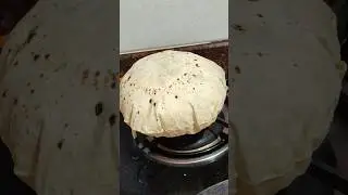 Perfectly Fluffy Roti on Direct Flame! 🔥🫓 | Aag par phooli hui narm roti!