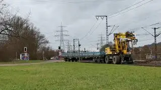 3 Wege Bagger mit Tieflandewagen in Altbach.