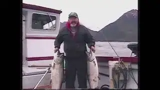 Рыбалка на королевского лосося недалеко от Ситка, Аляска, около 2005 года. Лосось весом до 64 фун...