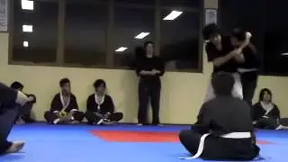 Alunos faixas brancas Hapkido Juvenil,recebendo instru&ccedil;&otilde;es de defesa pessoal utilizando Kupso.
