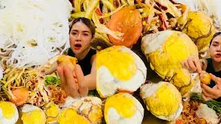 กินส้มตำกับไข่ลูกเป็ดเวียดนามระยะ2 กินไปเม้าท์มอยไปกับแม่บ้านหญิงบอร์พม่าสาวผู้ขยัน😁😁😁