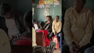 Local train me jaake seedha public ke beech baith gaya aur gaana chalu kar diya