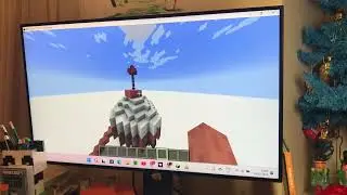 Building a pudding bauble following the minecraft advent Calendar mini build guide!