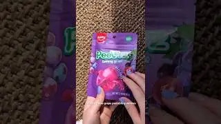 Отрывающиеся 4D виноградные мармеладки peelerz #shortsfood #ванкувер обзор азиатских закусок