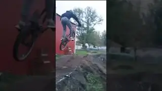 #bmx4ever #bmx #dirtjumps #bmxpro #bmxbike #freeride