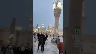 Mufti Farhan Raza Qadri Najmi isha ki namaz padhate huye aur sath hi Haramain sharefain ki ziyarat..