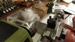 A lathe for every garage: Accuracy of 0.01 mm and metal gears