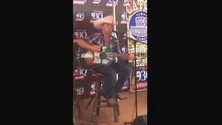 'Lettin the night roll' acoustic by Justin Moore