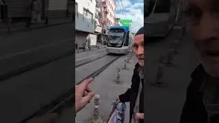 Пожилой мусульманин не заметил трамвай