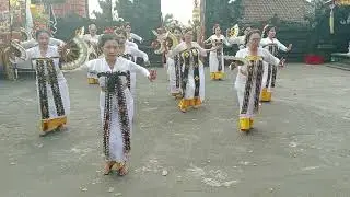 legong  ratu niang sakti di pura puncak bukit rangda
